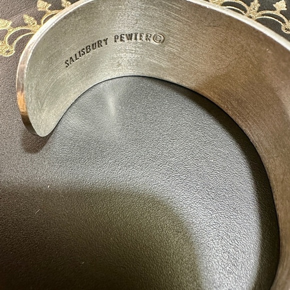 SALISBURY PEWTER, FLOWER OF THE MONTH, CUFF BRACELET. MONTH OF FEBRUARY. - Picture 6 of 7